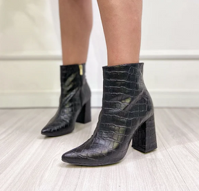 Bota Feminina Nanda Preto croco Corrente dourada